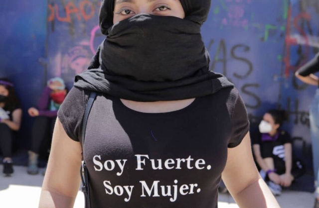 AMLO refrenda compromiso de proteger a mujeres.