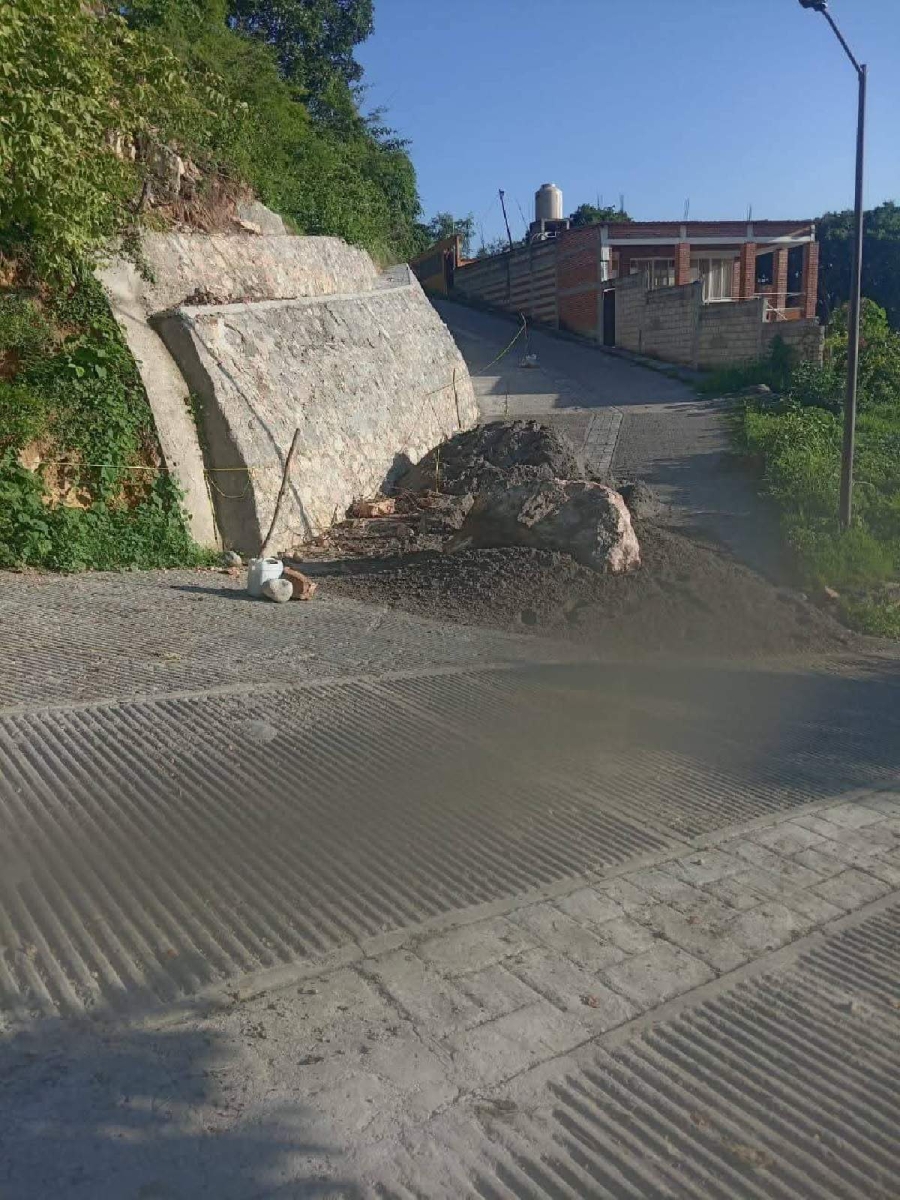 Diversas áreas del municipio intervinieron para prevenir el derrumbe.