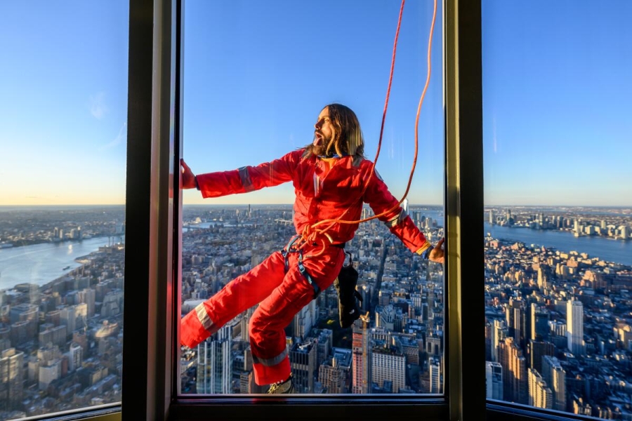 Jared Leto conquista las alturas: Escala el Empire State y maravilla a fans