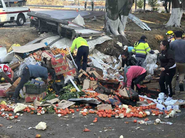 La carretera quedó intransitable por tres horas, hasta que se limpió el lugar.