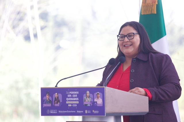 Citlalli Hern&aacute;ndez justifica instalaci&oacute;n de vallas en el Z&oacute;calo para marcha del 8M