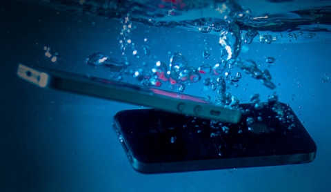 ¿Buscas un celular resistente al agua? Estos modelos cuentan con protección certificada