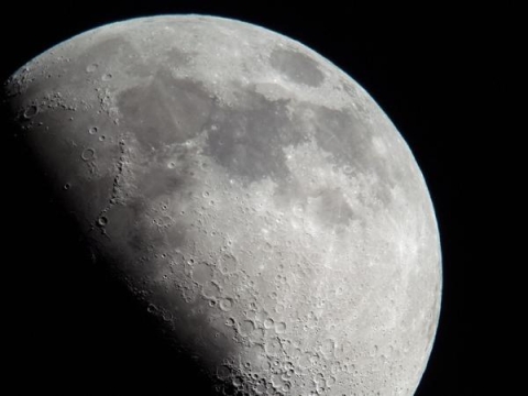 La Tierra podría estar causando la oxidación de minerales en la Luna