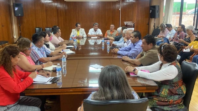 Autoridades educativas y de salud se reunieron para organizar acciones conjuntas en las escuelas para prevenir el dengue. 