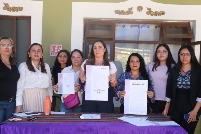 Firma candidata a la gubernatura Jessica Ortega agenda feminista