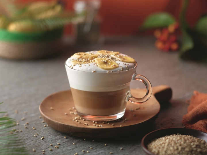 ¡Dale un giro al café! Prepara un delicioso latte de plátano