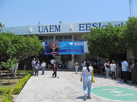 La ministra se presentó en la EES Jojutla para hablar del proceso de renovación del Poder Judicial, en el que ella es candidata.