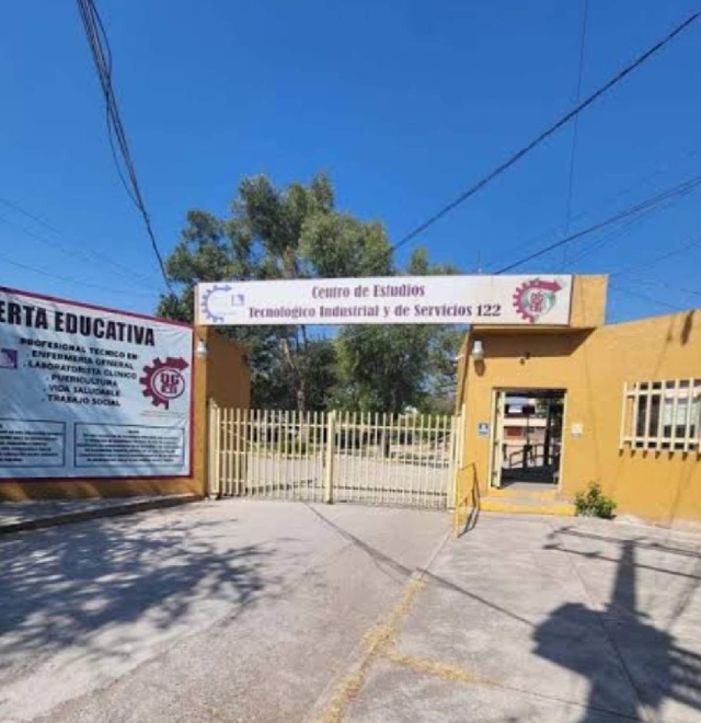 Exigen transparencia en el CETis 122 por venta irregular de guías de estudio