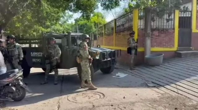 Fuerzas federales resguardaron la zona mientras los peritos efectuaban las pesquisas.