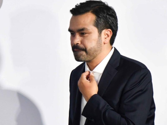 Álvarez Máynez visita a heridos tras colapso de escenario en Nuevo León