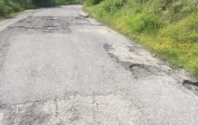 Piden rehabilitar carreteras en Coatetelco y Mazatepec