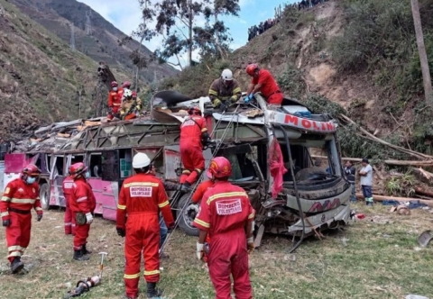 Accidente de autobús en Perú deja 18 muertos y 48 heridos