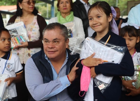 Diputado Rafael Reyes entrega 32 mil paquetes de útiles escolares a estudiantes de Jiutepec