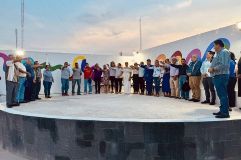 El alcalde tomó protesta a los nuevos ayudantes municipales.