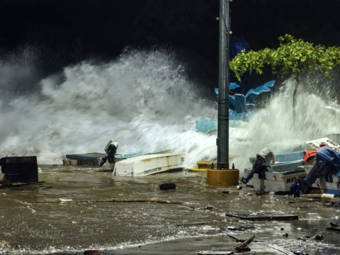 Protección Civil reporta afectaciones por huracán Erick, pero sin daños humanos