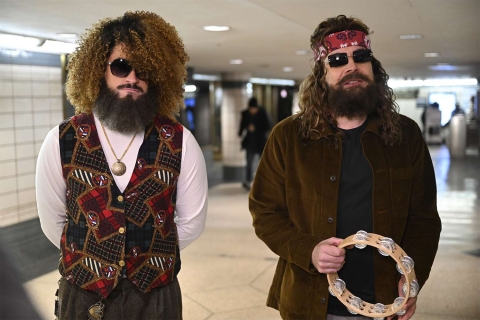 Bad Bunny y Fallon sorprenden a neoyorkinos con show en el Metro