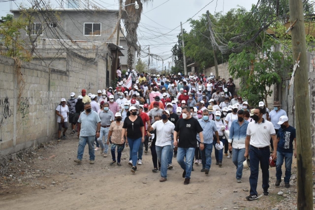 Ofrece Rafa Reyes mejoras para la colonia Cuauhtémoc Cárdenas