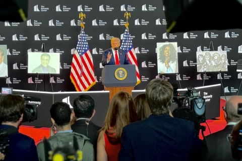 Trump anuncia a los homenajeados del Kennedy Center: Sylvester Stallone y Kiss estan en la lista