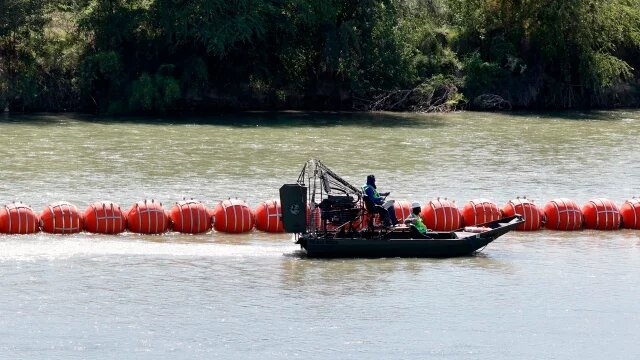México encuentra un segundo muerto en el río Bravo por boyas