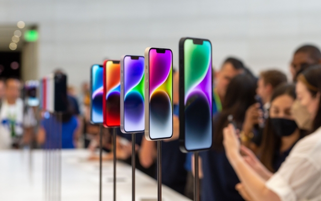 Adiós a lo antiguo: iPhone 15 prepara cargadores de colores