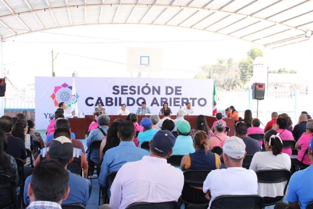  Decenas de personas asistieron a la sesión.