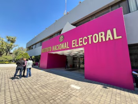 Entrega INE propuestas para la reforma electoral