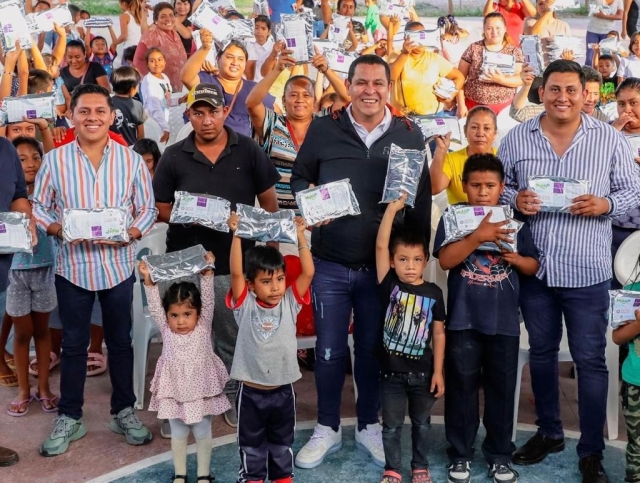 Encabeza Juan Ángel Flores un gobierno con programas de bienestar social