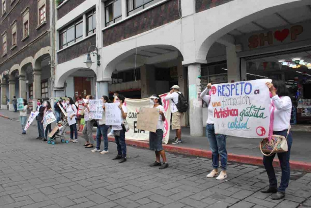 Los manifestantes cerraron calles mientras las autoridades señalaron que se disiparán todas las dudas. 