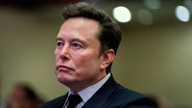 Elon Musk anuncia acciones legales contra Apple por presunto favoritismo hacia OpenAI en la App Store