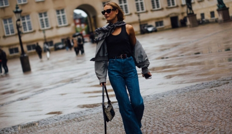 Jeans básicos que estilizan y te hacen lucir más alta