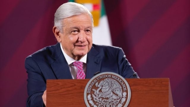 AMLO reprueba el autoritarismo en la marcha a favor de la SCJN