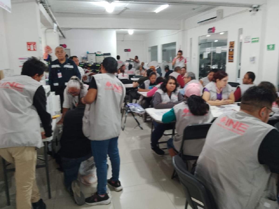 Los cómputos se están haciendo por grupos de trabajo. Este lunes concluyó la primera de seis elecciones en la junta distrital 04 del INE y se continuará de manera ininterrumpida hasta el 10 de junio.