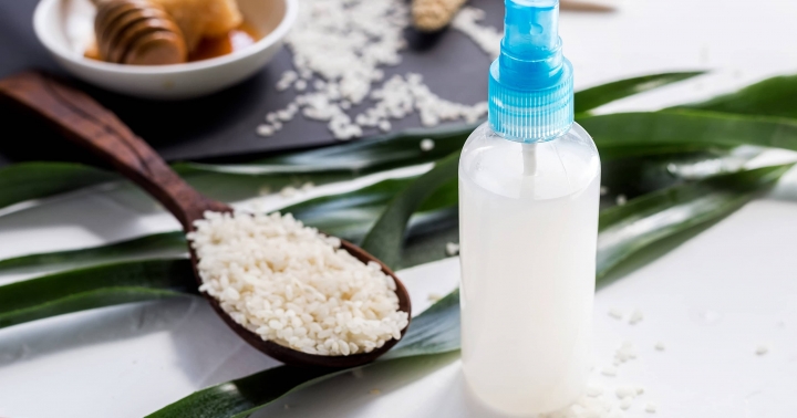 Piel tersa y suave con agua de arroz.