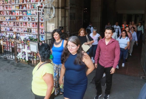 En el palacio de gobierno se reportó la concurrencia de más de 400 personas en el ejercicio de prevención. 