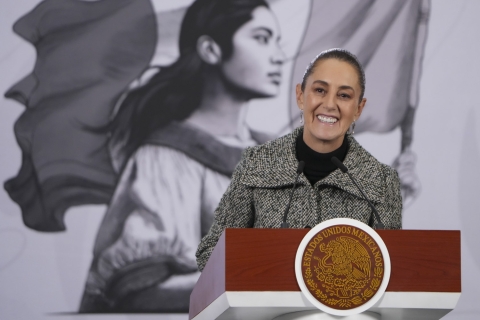 Sheinbaum rechaza criminalizaci&oacute;n de migrantes: 'La gente no migra por gusto'