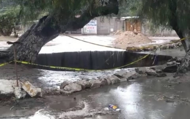 Puebla: surge otro enorme socavón tras fuertes lluvias, ahora en Tehuacán
