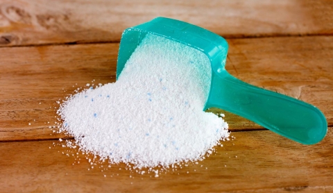 Profeco revela detergentes más efectivos para eliminar manchas difíciles en ropa