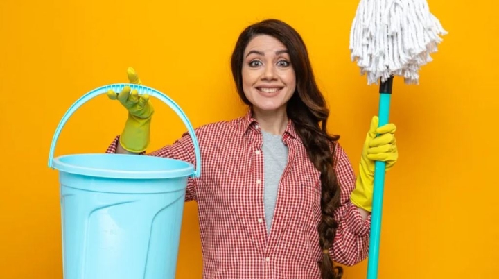 Cómo trapear con jabón lavatrastes para eliminar la grasa y sacar brillo al piso