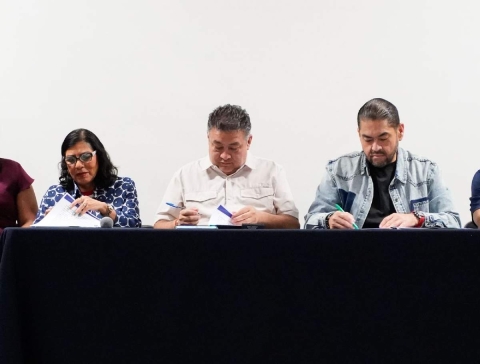 Miguel Ángel Urrutia y Luis Jorge Gamboa, representantes de las dos instituciones, firmaron el convenio. 