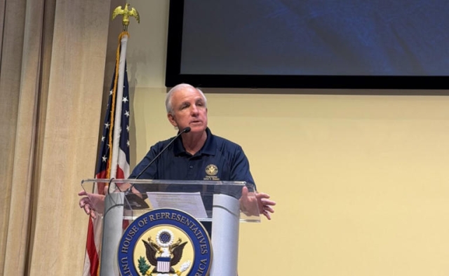 Congresista de Florida critica apoyo de Sheinbaum a Cuba y Venezuela