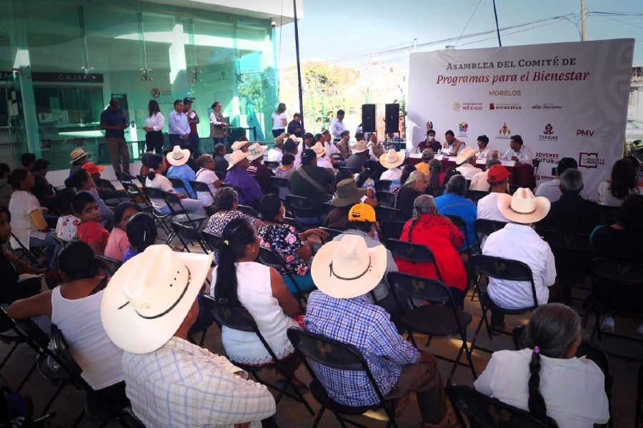 Decenas de personas asistieron al acto inaugural.