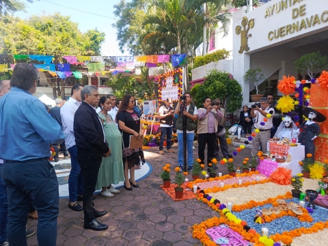 Instalan ofrendas en sede Papagayo del ayuntamiento capitalino