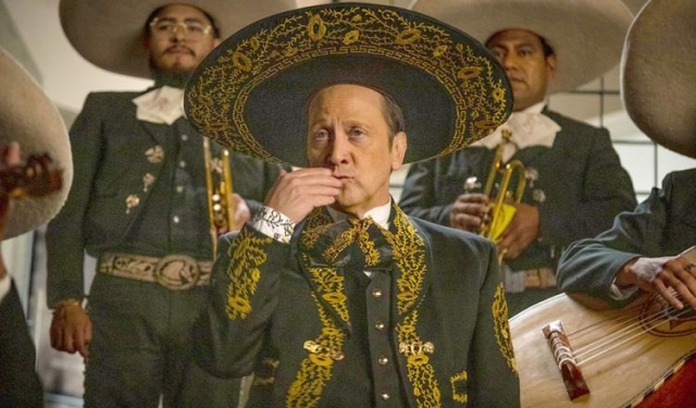 Resurge vídeo de Rob Schneider cantando &#039;La Bikina&#039; e internet queda fascinado