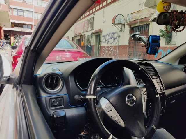 Línea de taxis implementa pago con tarjeta