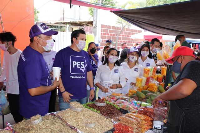 Acompaña presidente del PES Morelos a candidatos en recorrido por tianguis de El Capiri