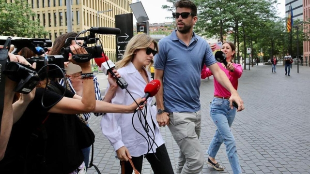 Gerard Piqué y Clara Chía son abucheados en León y escoltados por la policía tras incidente en restaurante