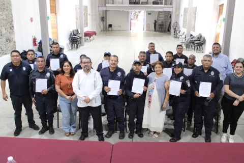 Los elementos que terminaron el curso fueron reconocidos por las autoridades municipales.