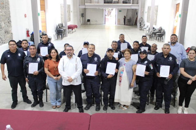 Los elementos que terminaron el curso fueron reconocidos por las autoridades municipales.