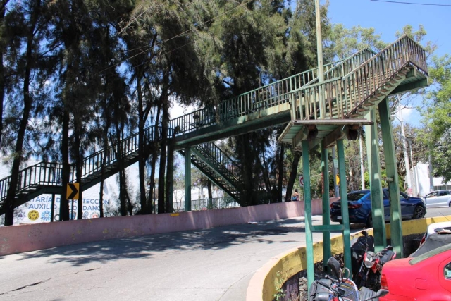 Más económico, sustituir puentes con pasos peatonales: Albavera 