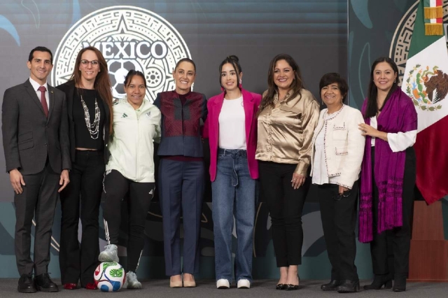 La presidenta Claudia Sheinbaum present&oacute; el concurso &ldquo;Representa a M&eacute;xico en la inauguraci&oacute;n del Mundial&rdquo;, acompa&ntilde;ada de las integrantes del comit&eacute; que seleccionar&aacute; a la joven que asistir&aacute; al partido inaugural de la Copa Mundial FIFA 2026 en el Estadio Ciudad de M&eacute;xico. 